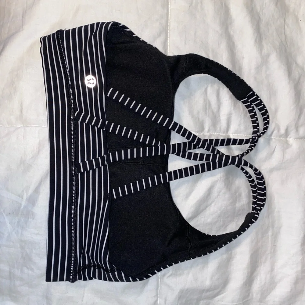 Lululemon Energy sports bra - Picture 2 of 2